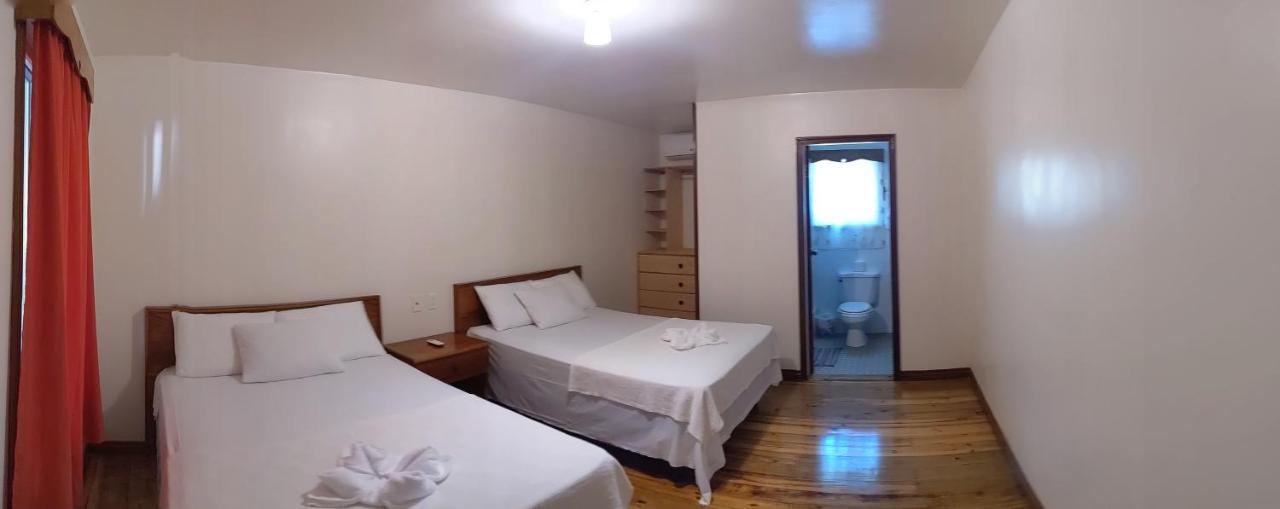 Coral View Beach Resort Утила Екстериор снимка