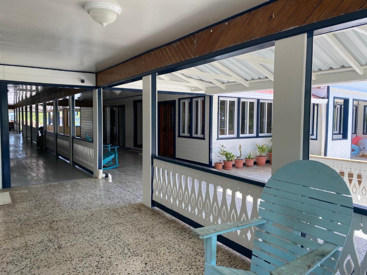 Coral View Beach Resort Утила Екстериор снимка