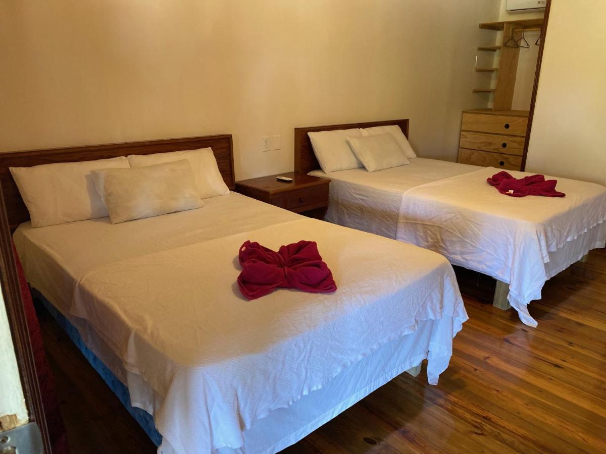 Coral View Beach Resort Утила Екстериор снимка