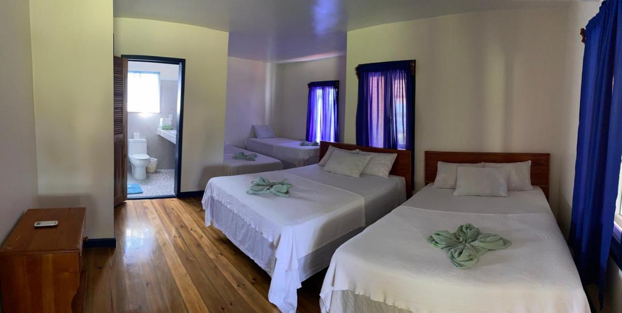 Coral View Beach Resort Утила Стая снимка