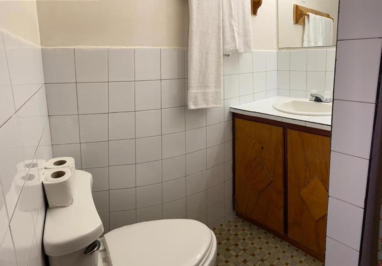 Coral View Beach Resort Утила Екстериор снимка