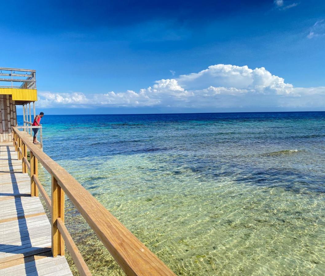 Coral View Beach Resort Утила Екстериор снимка