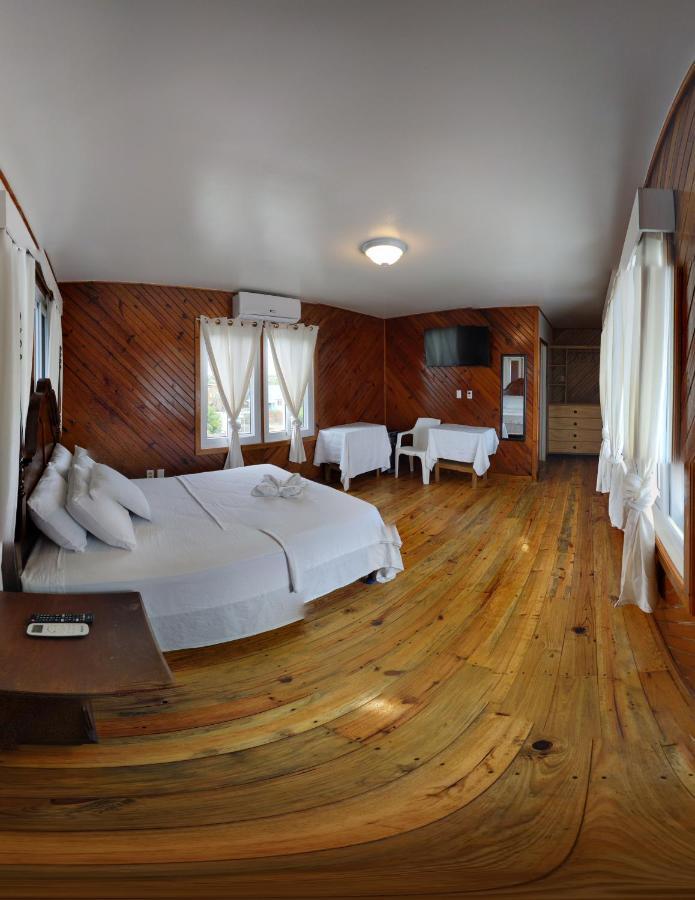 Coral View Beach Resort Утила Екстериор снимка
